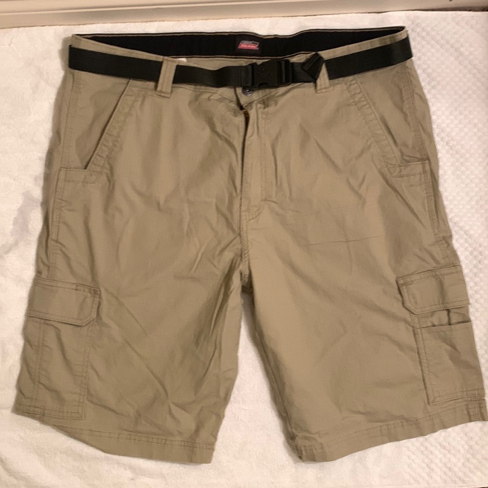 Men’s Dickies Heavy Weight Cargo Shorts - Size 38